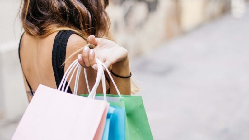 Saldi estivi 2024 quanto spenderanno italiani e per cosa