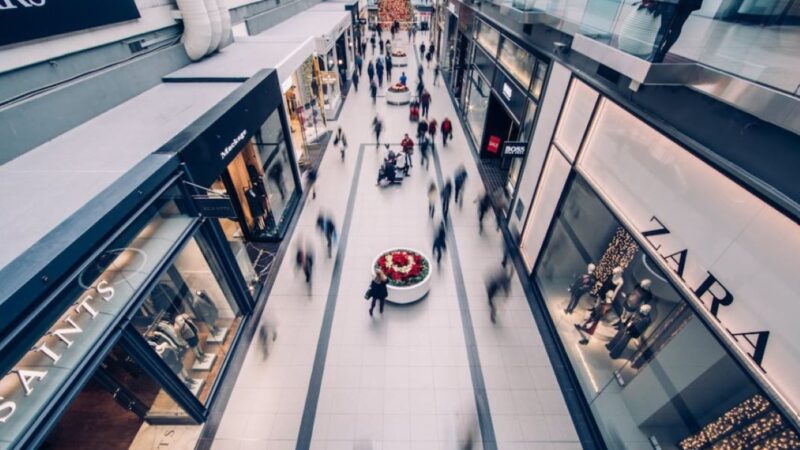 scomparsa negozi italia indagine confcommercio