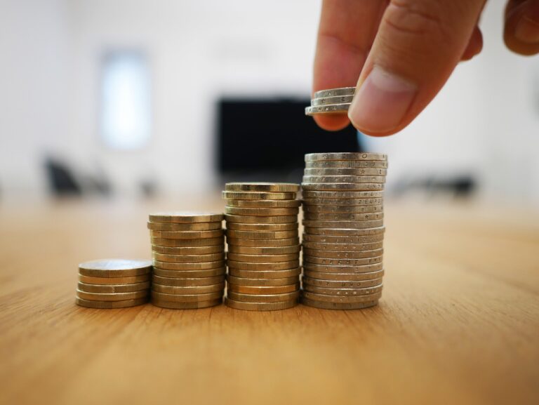 Tassi di interesse e rata del prestito: quali sono le connessioni e cosa valutare?